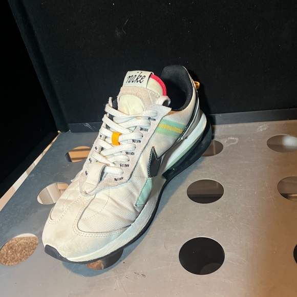 Nike Air Max - Picture 10 of 16